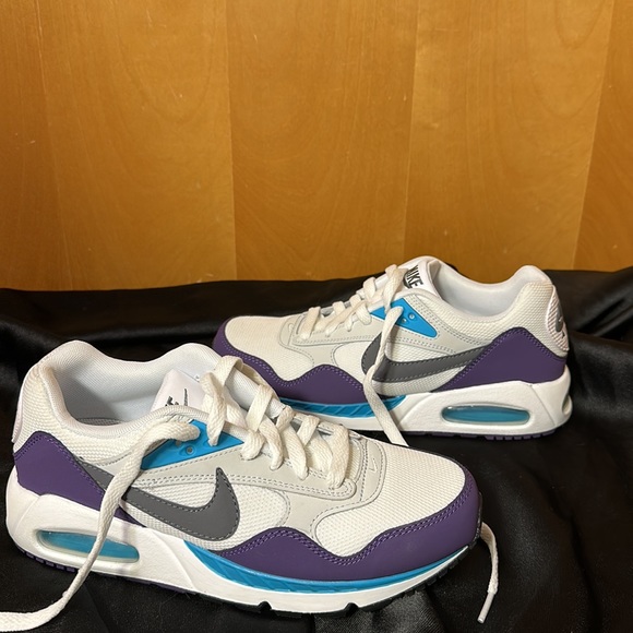 Like New Nike Athletic Shoes - Picture 2 of 15